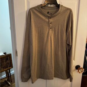 Hanes Beefy Tee long sleeve button down. Light gray size XL